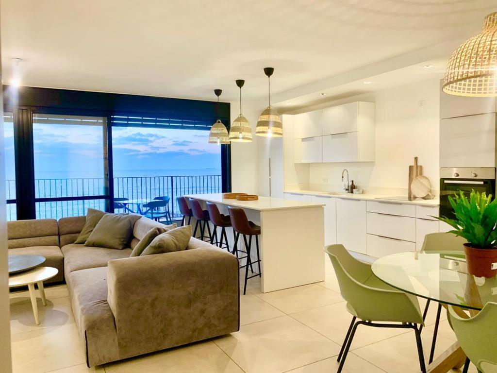 Beach Place Apartments Haifa Esterno foto